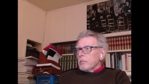 Snapshot of hotlux_54 chatting on 10/29/25, 01:24 hotlux_54 online show from 10/29/25, 01:24