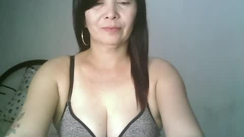 Snapshot of hotmamajen4u chatting on 06/18/26, 01:06 hotmamajen4u online show from 06/18/26, 01:06