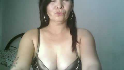 Snapshot of hotmamajen4u chatting on 06/24/26, 01:32 hotmamajen4u online show from 06/24/26, 01:32