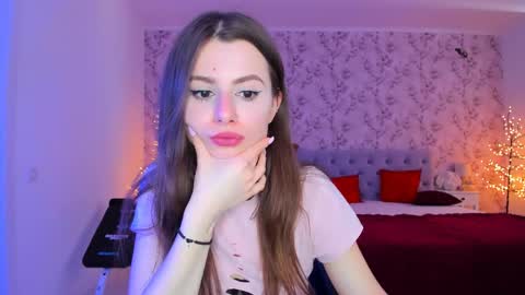 hotmolly_ online show from 04/14/26, 09:48