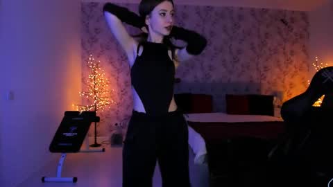 hotmolly_ online show from 04/17/26, 07:06