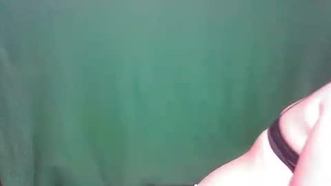 Snapshot of hotmompinay30 chatting on 09/15/25, 06:02 flor online show from 09/15/25, 06:02