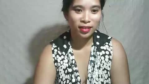 Snapshot of hotmompinay30 chatting on 10/10/25, 10:53 flor online show from 10/10/25, 10:53