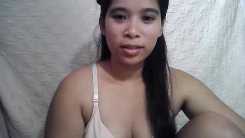 Snapshot of hotmompinay30 chatting on 02/16/26, 11:01 flor online show from 02/16/26, 11:01