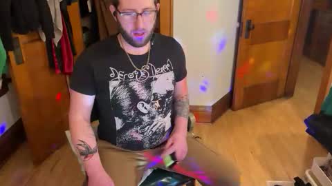 Snapshot of hotmplspunk chatting on 04/25/26, 11:24 Jared online show from 04/25/26, 11:24