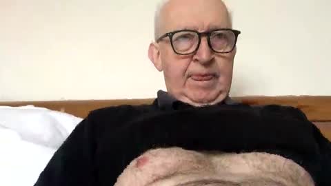 hotmuff99 online show from 02/15/25, 09:38