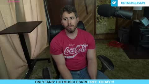 hotmuscles6t9 online show from 05/18/26, 10:15