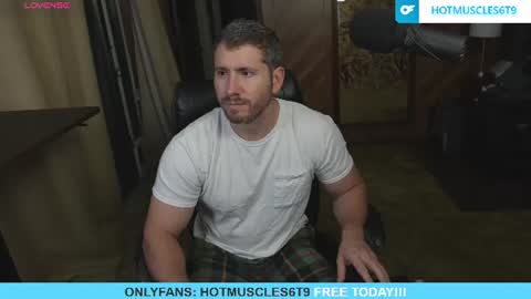 Snapshot of hotmuscles6t9 chatting on 06/22/26, 02:57 hotmuscles6t9 online show from 06/22/26, 02:57