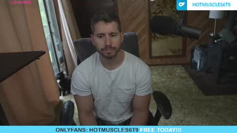 Snapshot of hotmuscles6t9 chatting on 06/22/26, 02:03 hotmuscles6t9 online show from 06/22/26, 02:03