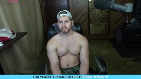 Snapshot of hotmuscles6t9 chatting on 06/23/26, 02:31 hotmuscles6t9 online show from 06/23/26, 02:31