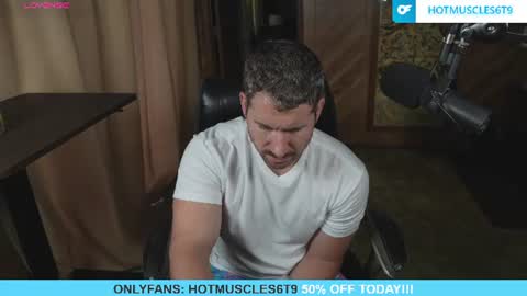 Snapshot of hotmuscles6t9 chatting on 07/04/26, 12:17 hotmuscles6t9 online show from 07/04/26, 12:17