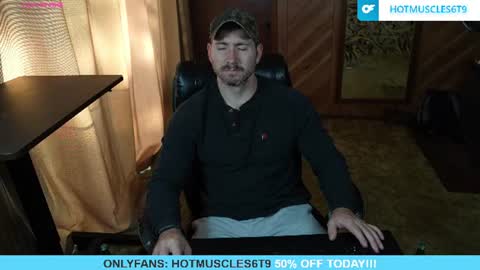 Snapshot of hotmuscles6t9 chatting on 07/05/26, 12:45 hotmuscles6t9 online show from 07/05/26, 12:45