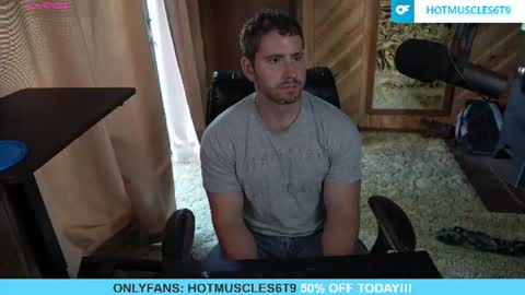 Snapshot of hotmuscles6t9 chatting on 07/08/26, 11:42 hotmuscles6t9 online show from 07/08/26, 11:42