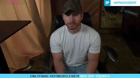 Snapshot of hotmuscles6t9 chatting on 07/13/26, 10:01 hotmuscles6t9 online show from 07/13/26, 10:01