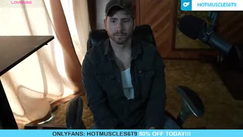 Snapshot of hotmuscles6t9 chatting on 07/14/26, 04:23 hotmuscles6t9 online show from 07/14/26, 04:23