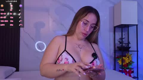 Snapshot of hotpawgmilf chatting on 06/06/26, 03:44 Sussy Bloom online show from 06/06/26, 03:44
