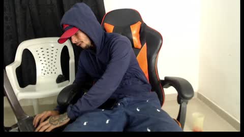 Snapshot of hotsteel420 chatting on 01/19/25, 11:43 hotsteel420 online show from 01/19/25, 11:43