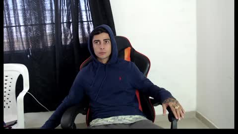 Snapshot of hotsteel420 chatting on 01/28/25, 01:38 hotsteel420 online show from 01/28/25, 01:38