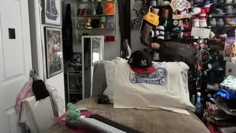 hotstuff775616 online show from 02/18/26, 02:40