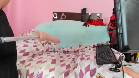 Monica online show from 02/11/25, 08:37