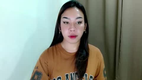 jelaigrande  online show from 11/15/25, 10:37