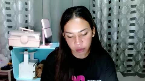 Snapshot of hottescum_intheworld chatting on 10/19/25, 01:23 nika  online show from 10/19/25, 01:23