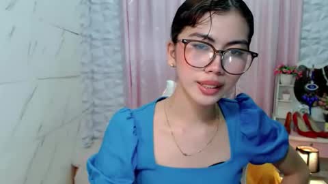 hottestdella69 online show from 12/03/25, 05:44