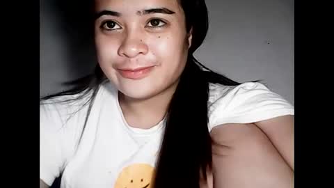Snapshot of hottie_asianbabe chatting on 06/04/26, 12:00 Leen online show from 06/04/26, 12:00