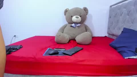 Snapshot of hottie_couplee chatting on 06/20/26, 07:55 Tavo and lucy online show from 06/20/26, 07:55
