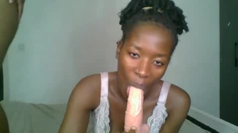 Snapshot of hottie_mistie chatting on 07/11/26, 11:17 hottie_mistie online show from 07/11/26, 11:17