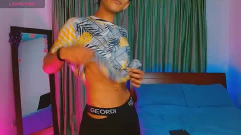 Snapshot of hottieboycrazy chatting on 03/04/25, 10:24 stiven online show from 03/04/25, 10:24