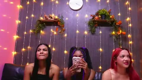 hotties_kittens18 online show from 02/15/25, 05:41