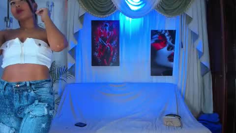 hotties_kittens18 online show from 12/03/25, 05:55