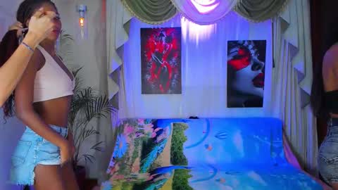 hotties_kittens18 online show from 12/05/25, 06:04