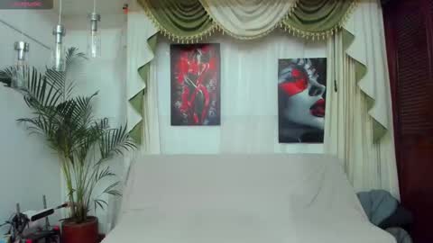 hotties_kittens18 online show from 12/15/25, 06:01