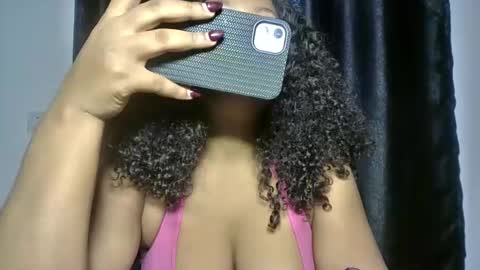 hotty_lora889 online show from 11/18/25, 08:41
