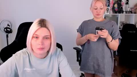 Nessie and Jessie online show from 11/17/25, 10:10