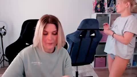 Nessie and Jessie online show from 03/12/26, 12:44