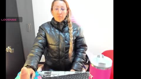 hottychrystal online show from 06/19/26, 01:37