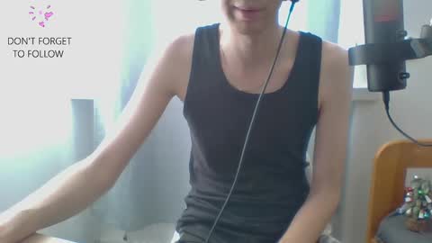 Snapshot of houdenni chatting on 02/03/25, 11:09 twinkie online show from 02/03/25, 11:09