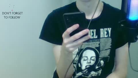 Snapshot of houdenni chatting on 02/11/25, 07:27 twinkie online show from 02/11/25, 07:27