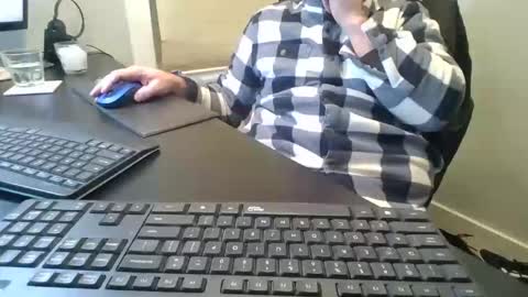 Snapshot of hoverday chatting on 02/05/26, 04:06 hoverday online show from 02/05/26, 04:06