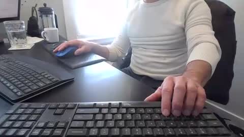Snapshot of hoverday chatting on 02/05/26, 05:39 hoverday online show from 02/05/26, 05:39