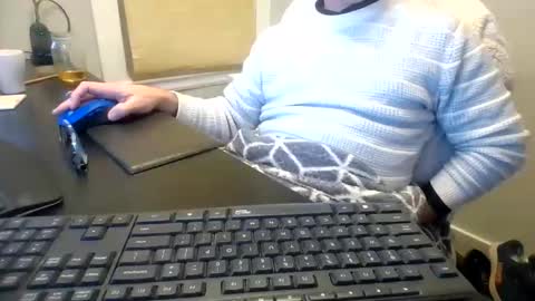 Snapshot of hoverday chatting on 03/18/26, 04:26 hoverday online show from 03/18/26, 04:26