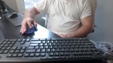 Snapshot of hoverday chatting on 04/16/26, 01:45 hoverday online show from 04/16/26, 01:45
