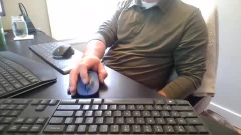 Snapshot of hoverday chatting on 05/06/26, 12:43 hoverday online show from 05/06/26, 12:43