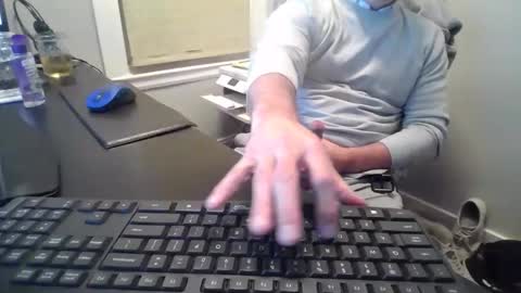 Snapshot of hoverday chatting on 05/25/26, 01:22 hoverday online show from 05/25/26, 01:22