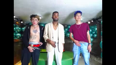 HOWENTS online show from 02/01/25, 02:37