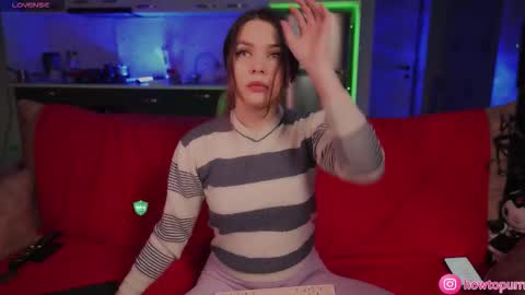 Snapshot of howtomeow chatting on 11/29/25, 05:27 Mia online show from 11/29/25, 05:27