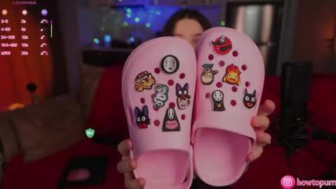 Snapshot of howtomeow chatting on 01/06/26, 05:16 Mia online show from 01/06/26, 05:16